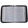 biblia_studiu_deschisa_fermoar-2-550x550w Biblia de studiu pentru o viata deplina - coperta piele PU neagra, fermoar
