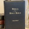 Biblie mare, bilingvă română-engleză, neagra, cu fermoar
