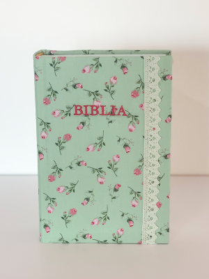 img_6537-2 Biblie handmade 053 - floral verde cu dantela